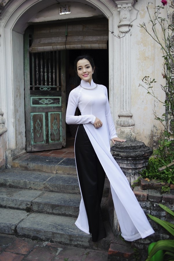 Nữ công an duyên dáng đón Xuân trong tà áo dài xưa - 11 Nữ công an duyên dáng đón Xuân trong tà áo dài xưa - 11