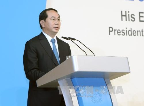 Chủ tịch nước: “Nếu xảy ra xung đột vũ trang, tất cả sẽ cùng thua” - 2
Chủ tịch nước Trần Đại Quang đến dự và phát biểu tại Diễn đàn Singapore Lecture 38 do Viện Nghiên cứu Đông Nam Á (ISEAS) tổ chức. Ảnh: Nhan Sáng-TTXVN