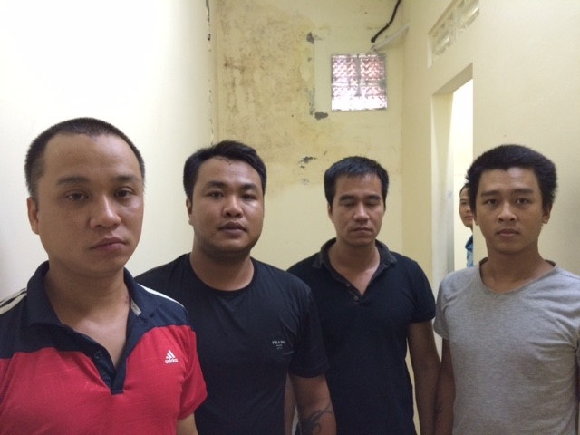 Bắt nhóm đối tượng giết người vì mâu thuẫn nhỏ - 1
Các đối tượng tham gia vụ giết người tại cơ quan công an (ảnh CA cung cấp).