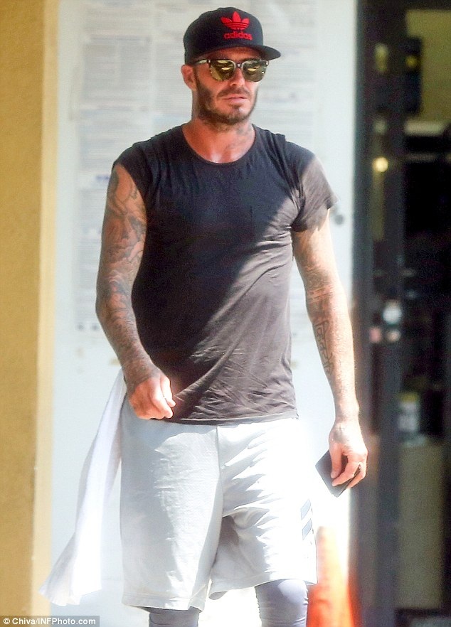 David Beckham - ông bố hoàn hảo - 5
Sau khi giải nghệ, David dành nhiều thời gian cho gia đình và hỗ trợ vợ trong việc kinh doanh. Hình ảnh của anh hiện lên như một người chồng - người cha hết mực yêu thương gia đình