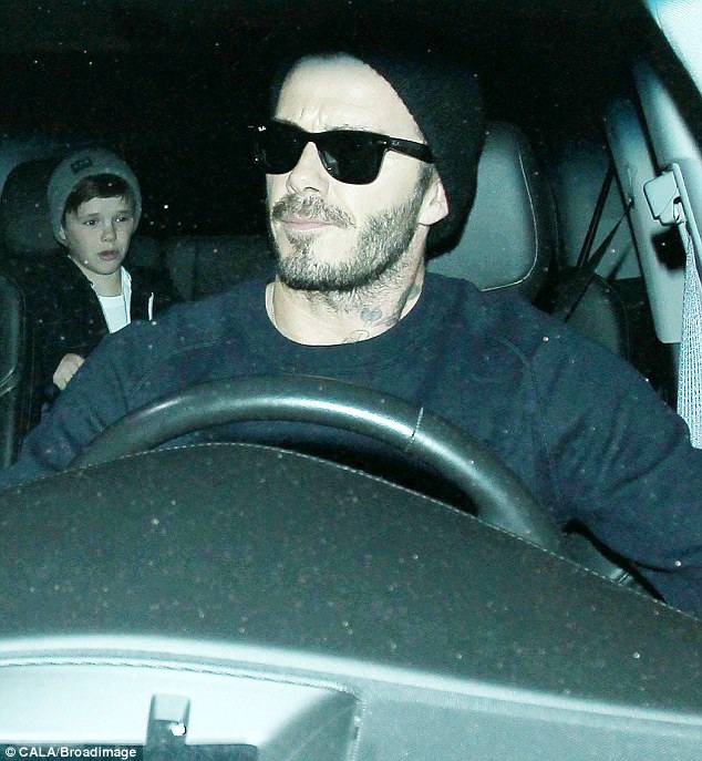 Hình ảnh ông bố tận tụy David Beckham - 9
David Beckham gần đây phải chi bộn tiền để cứu công việc kinh doanh thua lỗ của vợ.