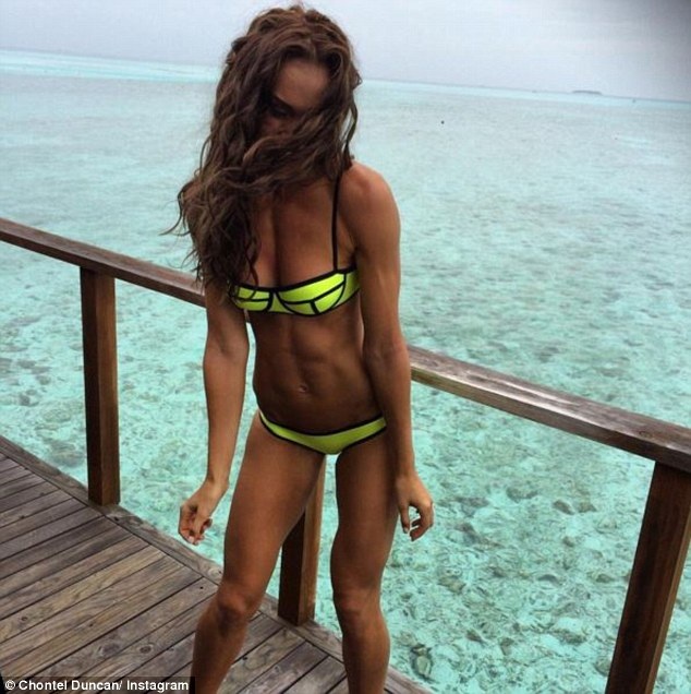 
Chontel chia sẻ, cô thấy bị tổn thương vì những bình luận chỉ trích quá khích. Tôi đọc mọi tin nhắn, lời comment, tôi cũng chỉ là 1 người bình thường mà thôi...
