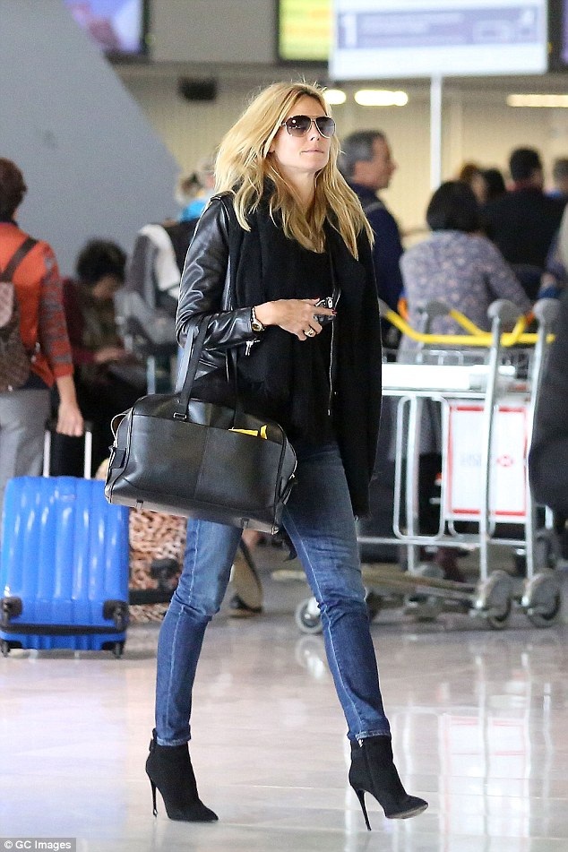 Những sao mặc đẹp nhất tại sân bay - 10
Heidi Klum - một siêu mẫu đích thực, luôn gợi cảm và cuốn hút