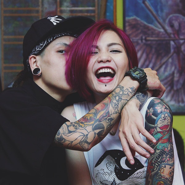 Chuyện tình “sét đánh” của cặp đôi Bắc - Nam ưa xăm trổ - 5 Chuyện tình “sét đánh” của cặp đôi Bắc - Nam ưa xăm trổ - 5