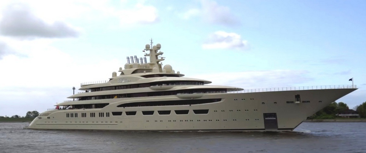 Ngắm du thuyền lớn nhất thế giới của người giàu nhất nước Nga - 1
Christened Dilbar là chiếc du thuyền lớn nhất thế giới với chiều dài 160m