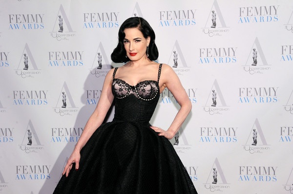 Vũ nữ thoát y khoe eo bé xíu - 5 
Von Teese bắt đầu theo nghề vũ nữ từ năm 1992