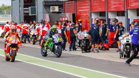 Marc Marquez không bị vấn đề với lốp Michelin cản bước - 3