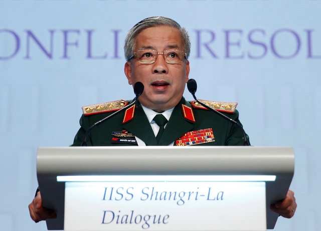 
Thứ trưởng Bộ Quốc phòng, Thượng tướng Nguyễn Chí Vịnh dẫn đầu đoàn Việt Nam tại Shangri-La năm nay. (Ảnh: Reuters)
