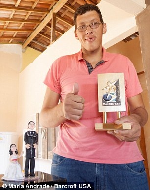 Chuyện tình “cổ tích” tuyệt đẹp của cặp đôi “siêu lệch” - 2
Silva được công nhận là người cao nhất Brazil và thứ 3 trên thế giới