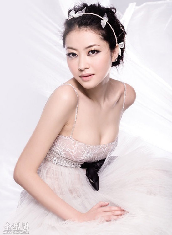 Chân dung Lâm Đại Hùng - người vợ tảo tần trong “Diệp Vấn” - 5
Lâm Đại Hùng đã chịu nhều thiệt thòi khi trở thành bạn gái tin đồn của Quách Phú Thành suốt 8 năm.