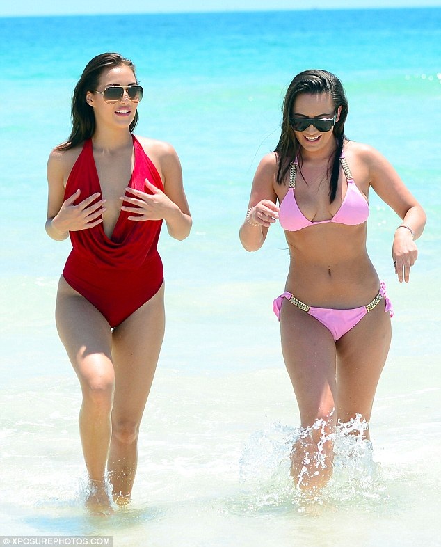 Người đẹp Anh khoe thân hình đẹp như tượng - 5
Chloe Goodman tập thể dục vất vả để duy trì vóc dáng săn chắc, thon gọn