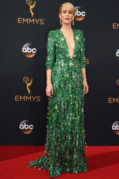 Những bộ váy đẹp nhất trên thảm đỏ lễ trao giải Emmy - 14
Sarah Paulson trong bộ váy Prada