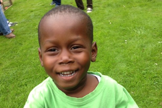 Phép màu đến với "cậu bé mang bầu" ở Ghana - 1