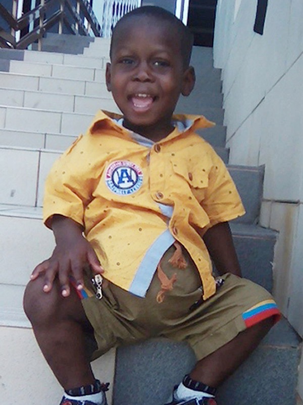 Phép màu đến với "cậu bé mang bầu" ở Ghana - 5