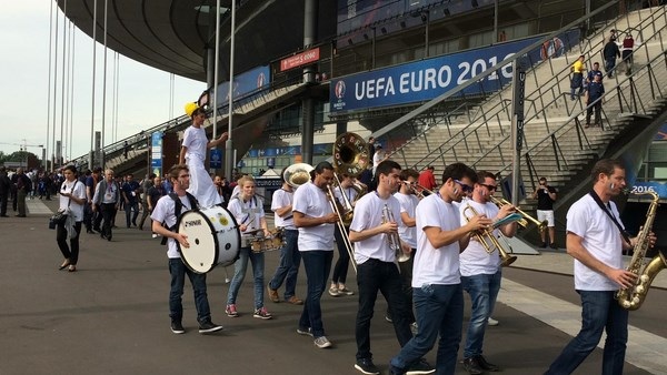 Du học sinh Việt tại Paris đã sẵn sàng “ăn ngủ cùng Euro” - 12 Du học sinh Việt tại Paris đã sẵn sàng “ăn ngủ cùng Euro” - 12