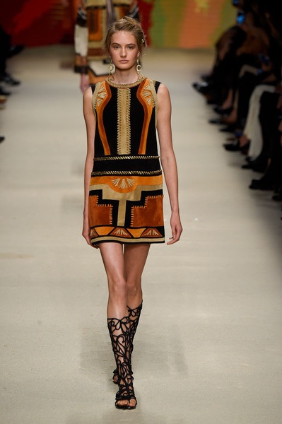 Điệu đà và quyến rũ với BST xuân hè 2016 của Alberta Ferretti - 9 Điệu đà và quyến rũ với BST xuân hè 2016 của Alberta Ferretti - 9