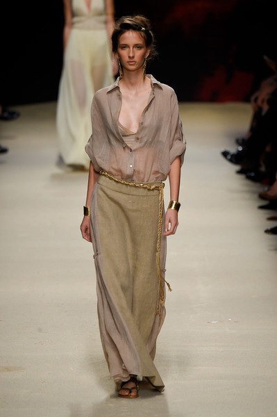 Điệu đà và quyến rũ với BST xuân hè 2016 của Alberta Ferretti - 19 Điệu đà và quyến rũ với BST xuân hè 2016 của Alberta Ferretti - 19