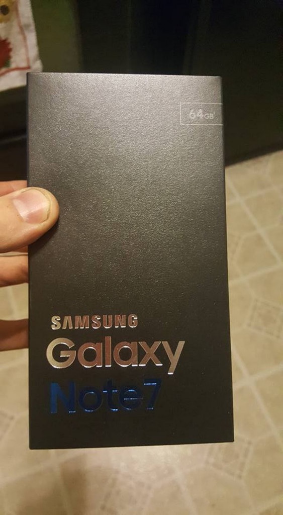 Nghi án cháy ô tô vì sạc điện thoại Samsung Galaxy Note 7 trên xe - 5
Chiếc Samsung Galaxy Note 7