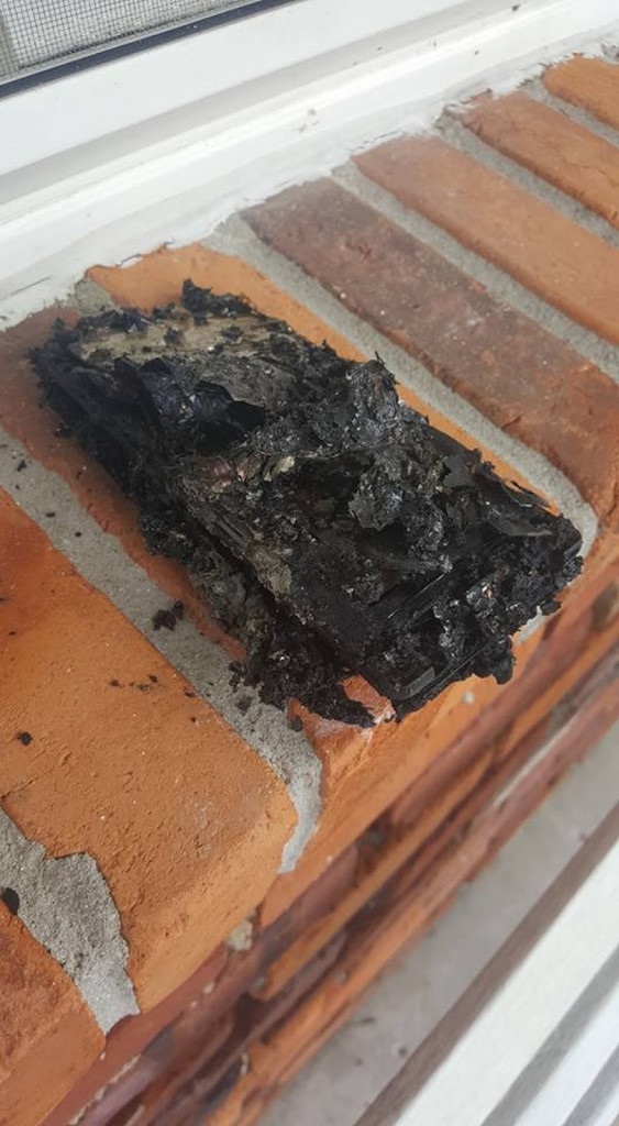 Nghi án cháy ô tô vì sạc điện thoại Samsung Galaxy Note 7 trên xe - 6 Nghi án cháy ô tô vì sạc điện thoại Samsung Galaxy Note 7 trên xe - 6