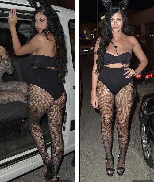 
Sao truyền hình thực tế Chloe Ferry hóa thành cô thỏ sexy dự tiệc tại Syps ngày 6/7 vừa qua
