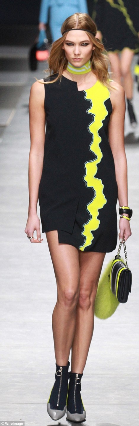 
Siêu mẫu Karlie Kloss nổi bật với chiều cao 1,85m
