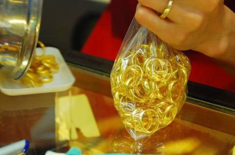 
Hoạt động quản lý kinh doanh vàng ngày càng phức tạp khi các thông tin về kênh dự trữ này luôn gây sóng dư luận (ảnh minh họa)
