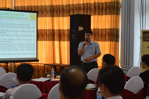 Ông Phạm Văn Bắc – Phó Vụ trưởng Vụ Vật liệu xây dựng (Bộ Xây dựng) trao đổi về định hướng phát triển vật liệu xây dựng bền vững
