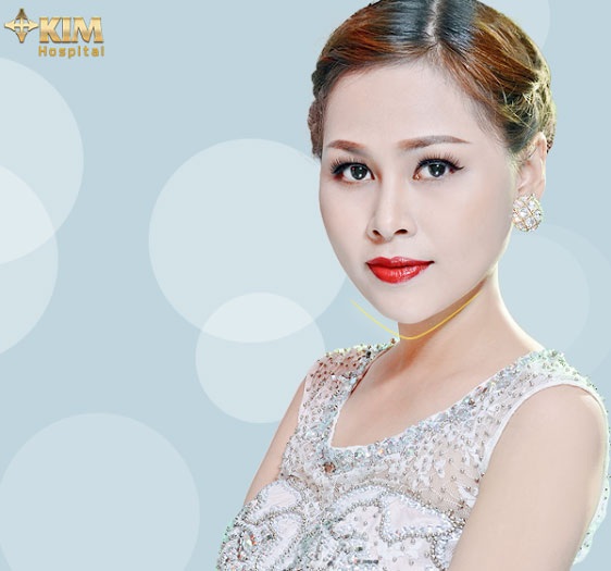 Gọt mặt hay độn cằm để tạo mặt V line? - 3 Người mẫu ảnh Emily Linh xinh đẹp hơn sau khi gọt mặt V-line, nâng mũi S line tại KIM Hospital do bác sĩ Nam thực hiện.