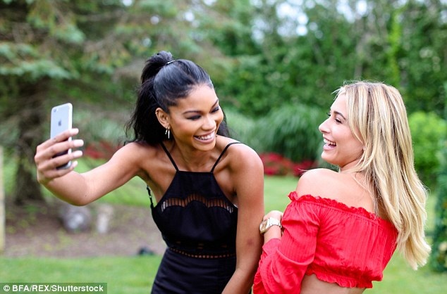 Dàn người đẹp tưng bừng tiệc tùng - 6
Cô gái cao 1,8m này từng là gương mặt quảng cáo của Bottega Veneta, GAP, Ralph Lauren, Express, Victorias Secret...