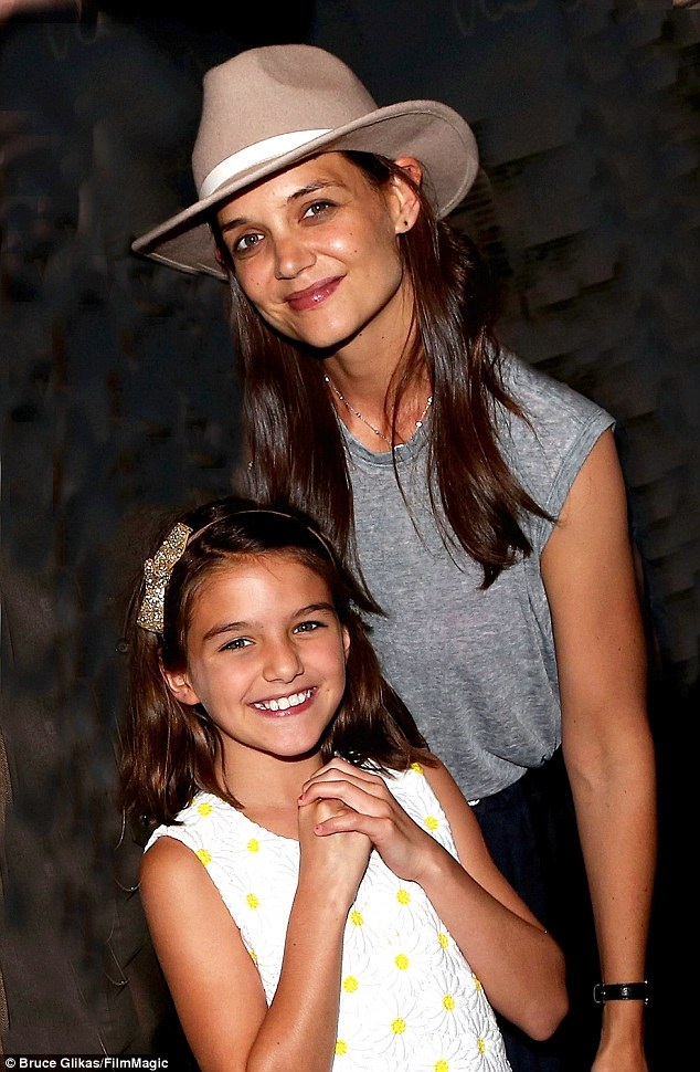 
Katie Holmes chăm lo hết mực cho con gái 10 tuổi từ khi ly dị chồng - tài tử Tom Cruise. Cô và con gái sống chủ yếu tại New York
