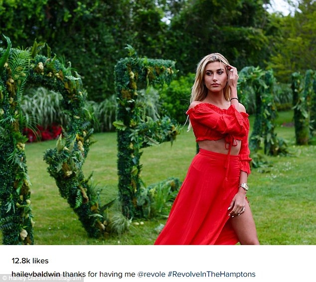 Dàn người đẹp tưng bừng tiệc tùng - 10
Baldwin - người từng xuất hiện trên tạp chí Vogue, trình diễn cho Tommy Hilfiger và Philipp Plein không quên khoe ảnh trên trang cá nhân.