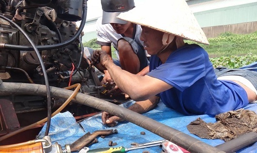 Nghị lực phi thường của người thợ cơ khí liệt nửa người, mất 96% sức khỏe - 1 Nghị lực phi thường của người thợ cơ khí liệt nửa người, mất 96% sức khỏe - 1