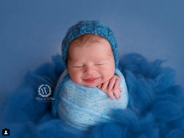 Cười đau bụng với biểu hiện nét mặt hài hước của bé - 11
A ha, phê thật đấy! Ấm như bụng mẹ.