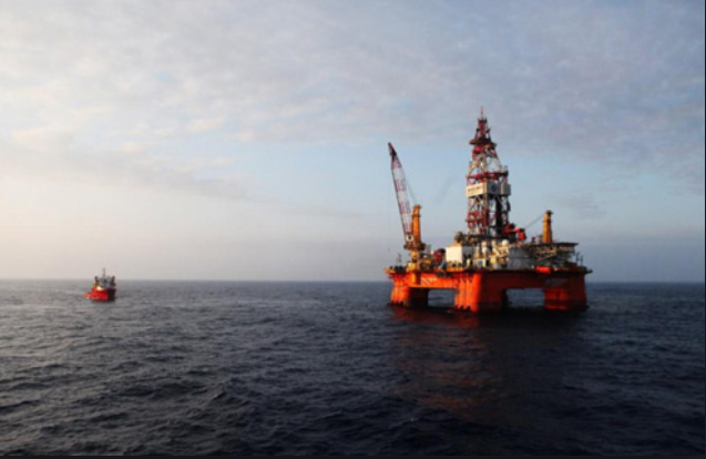 
Năm 2014, Trung Quốc từng đưa trái phép giàn khoan Hải Dương 981 vào sâu vùng đặc quyền kinh tế của Việt Nam. (Ảnh: AP)
