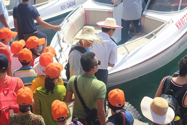 
Hình ảnh du khách ở bến tàu du lịch Cầu Đá (TP Nha Trang). (Ảnh: Viết Hảo)
