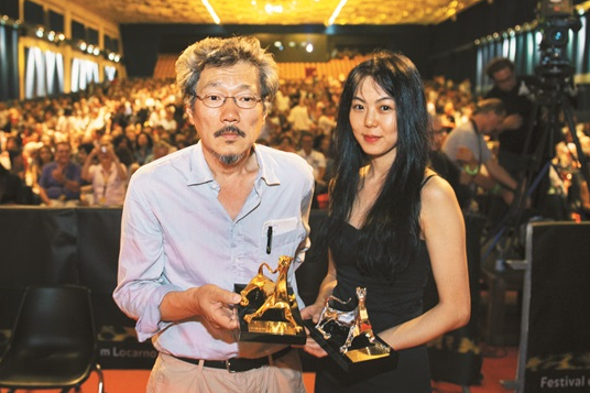 Bất chấp dư luận, Kim Min Hee vẫn bí mật gặp gỡ đạo diễn đã có vợ - 2
Mối quan hệ giữa Kim Min Hee và đạo diễn đã có gia đình, Hong Sang Soo, bị dư luận xứ Hàn chỉ trích nặng nề.