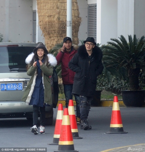 Thời trang sân bay rất "chất" của Angelababy - 8 
Người đẹp thích phong cách bụi bặm và tự do khi không phải tham gia các sự kiện.