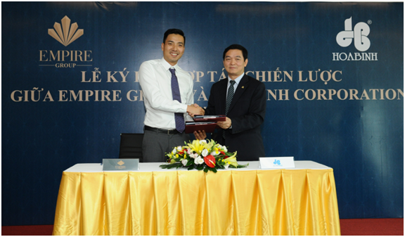 
Tập đoàn Empire chính thức tổ chức “Lễ ký kết hợp tác chiến lược giữa Empire Group – Chủ đầu tư dự án Tổ hợp du lịch, giải trí Cocobay Đà Nẵng và Công ty Cổ phần Xây dựng và kinh doanh địa ốc Hòa Bình (HBC)” tại văn phòng Tập đoàn Empire, TP.HCM.
