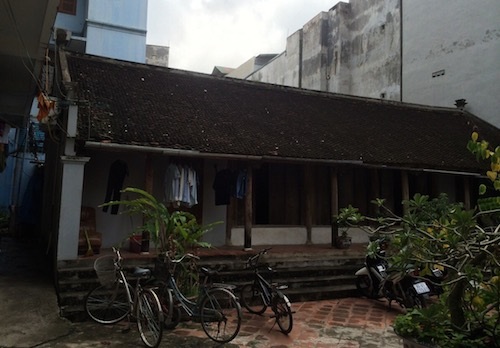 UBND quận Nam Từ Liêm tự chế “tuổi thọ” cho đất của dân: Ai sẽ chịu trách nhiệm? - 4
Ngôi nhà cổ 5 gian vẫn còn nguyên hiện trạng.