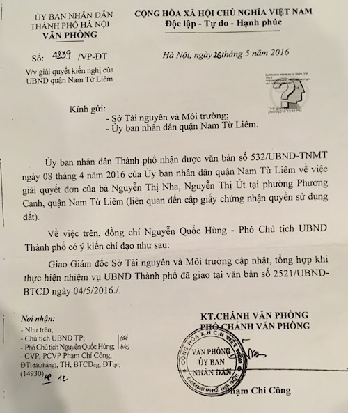 UBND quận Nam Từ Liêm tự chế “tuổi thọ” cho đất của dân: Ai sẽ chịu trách nhiệm? - 5
UBND TP Hà Nội chỉ đạo Giám đốc Sở TNMT giải quyết khiếu nại của người dân.