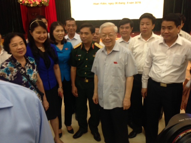 Tổng Bí thư: Vụ Trịnh Xuân Thanh còn mở ra nhiều đầu mối khác - 1
Tổng Bí thư Nguyễn Phú Trọng tiếp xúc cử tri quận Ba Đình và Hoàn Kiếm.