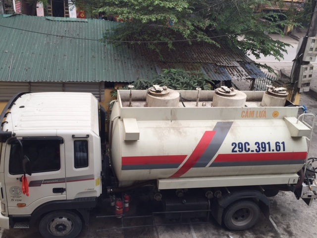 
Đã có nghi ngờ, việc vận chuyển nhiên liệu bay dùng cho phương tiện giao thông thông thường có thể gây cháy, nổ, chết máy...
