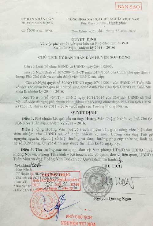 
Nhưng bất ngờ là phải 9 tháng sau đó, ông Tuệ mới được bổ nhiệm cương vị Phó chủ tịch UBND xã Tuấn Mậu.
