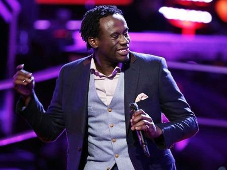 Những sao đột ngột ra đi trong năm 2015 - 4 Anthony Riley chính là người nắm giữ kỉ lục của chương trình The voice Mỹ khi tham gia vòng giấu mặt. Giọng ca 28 tuổi đã khiến cả 4 chiếc ghế giám khảo phải quay lại trong khoảng thời gian ngắn nhất từ trước tới nay. Anthony Riley đã chọn về đội của giám khảo Pharrell Williams nhưng lại tự nguyện xin rút khỏi chương trình. Hôm 5/6 vừa qua, Riley được tìm thấy đã chết tại nhà riêng, nguyên nhân là do giọng ca 28 tuổi tự sát.