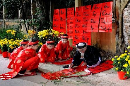 Du xuân xứ Hàn, muôn vàn quà tặng - 4 Trong khuôn khổ Lễ hội Tết 4 Phương, khách tham quan sẽ được tìm hiểu, tự tay trải nghiệm viết thư pháp