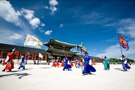 Du xuân xứ Hàn, muôn vàn quà tặng - 6 Thiết kế của các gian hàng được lấy cảm hứng từ nét đặc thù kiến trúc của các quốc gia