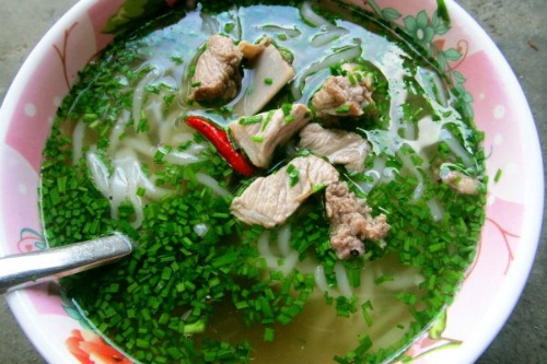 Bánh canh hẹ và mắt cá ngừ đại dương ở xứ "hoa vàng trên cỏ xanh" - 2