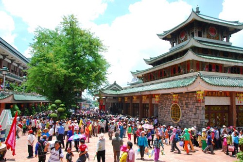 Đầu xuân viếng thăm những ngôi chùa nổi tiếng phương Nam - 4 Đầu xuân viếng thăm những ngôi chùa nổi tiếng phương Nam - 4