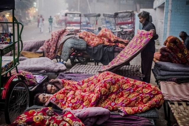 Dịch vụ kỳ lạ ở Ấn Độ: Cho thuê chỗ ngủ vỉa hè - 1 undefined