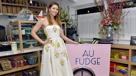 Đầu năm nay, Jessica Biel đã hợp tác với một thương hiệu thực phẩm có tiếng để mở một nhà hàng tại West Hollywood. Dù sự nghiệp diễn xuất không có nhiều tiến triển nhưng công việc kinh doanh của ngôi sao 34 tuổi lại đang khá thuận lợi.